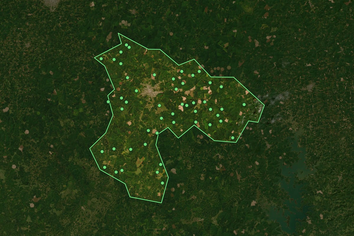 Imagem de satélite de Cruz Alta (RS), com o contorno do município e a posição dos imóveis desta página.