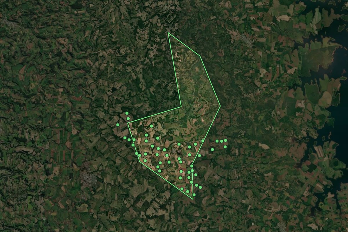 Imagem de satélite de Engenho Velho (RS), com o contorno do município e a posição dos imóveis desta página.