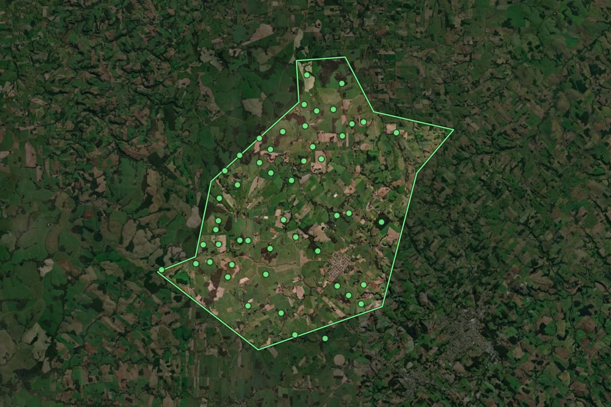Imagem de satélite de Erebango (RS), com o contorno do município e a posição dos imóveis desta página.