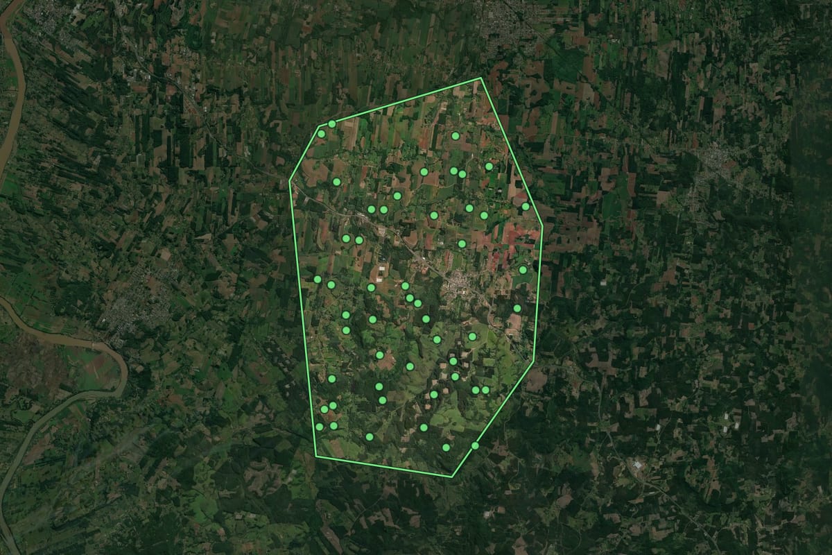 Imagem de satélite de Fazenda Vilanova (RS), com o contorno do município e a posição dos imóveis desta página.
