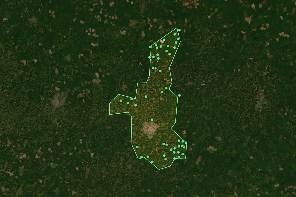 Imagem de satélite de Ijuí (RS), com o contorno do município e a posição dos imóveis desta página.