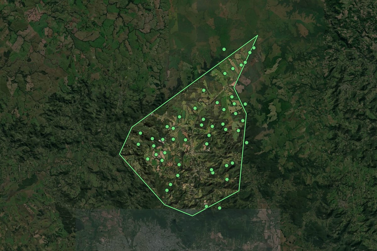 Imagem de satélite de Itaara (RS), com o contorno do município e a posição dos imóveis desta página.