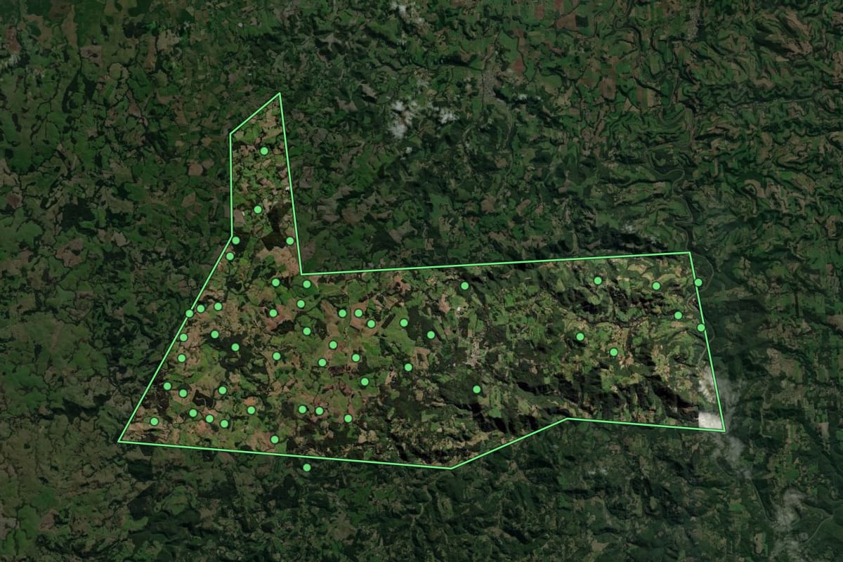 Imagem de satélite de Itapuca (RS), com o contorno do município e a posição dos imóveis desta página.