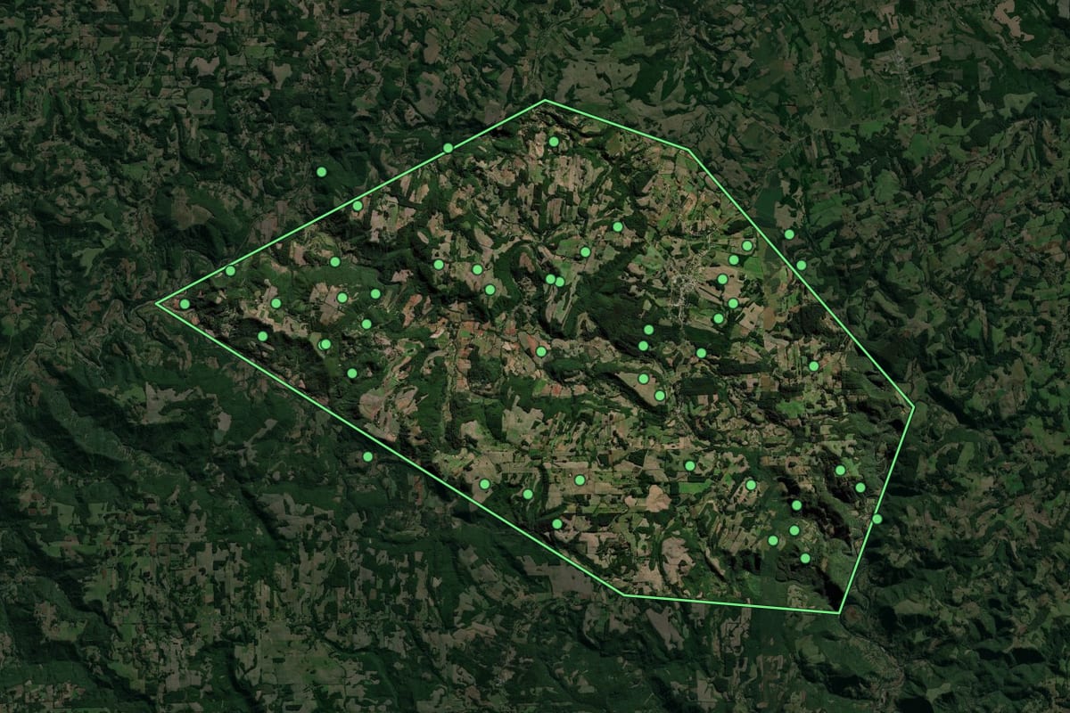 Imagem de satélite de Lagoa Bonita do Sul (RS), com o contorno do município e a posição dos imóveis desta página.
