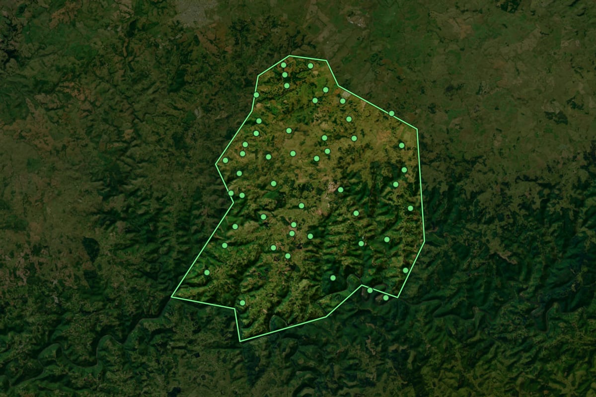 Imagem de satélite de Monte Alegre dos Campos (RS), com o contorno do município e a posição dos imóveis desta página.