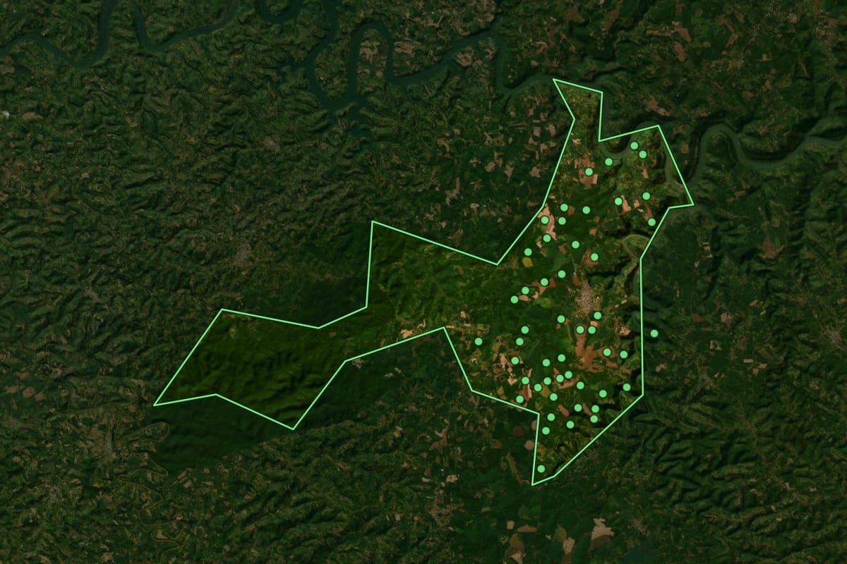 Imagem de satélite de Nonoai (RS), com o contorno do município e a posição dos imóveis desta página.