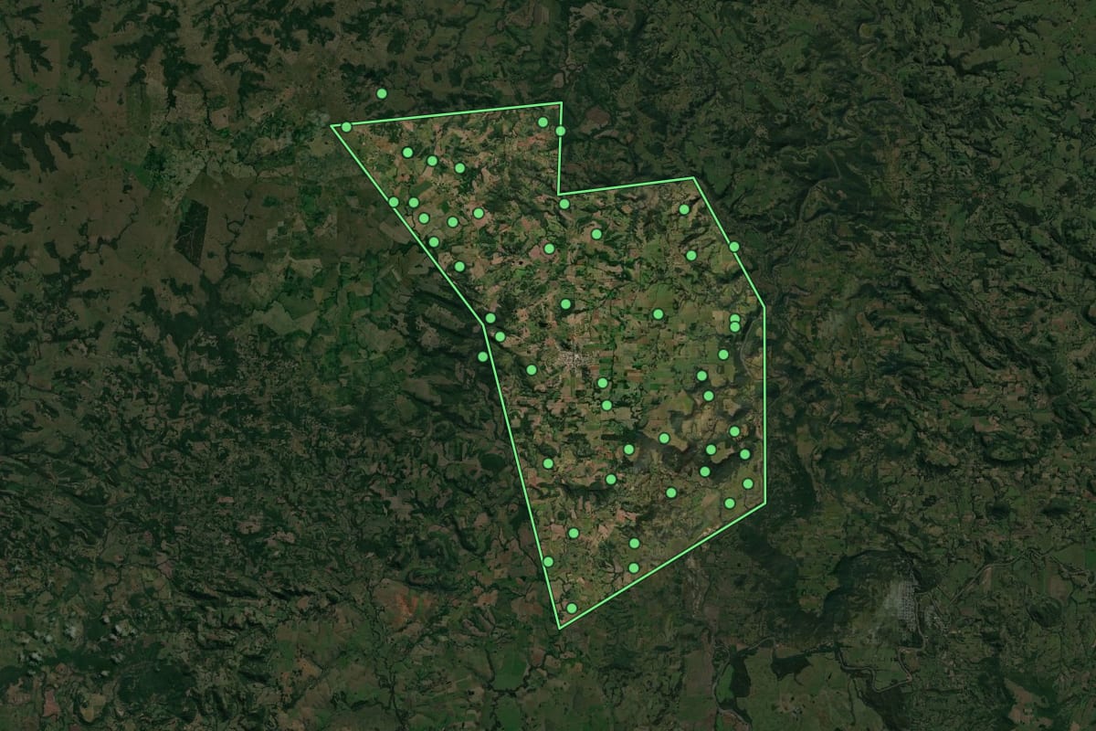 Imagem de satélite de Nova Esperança do Sul (RS), com o contorno do município e a posição dos imóveis desta página.