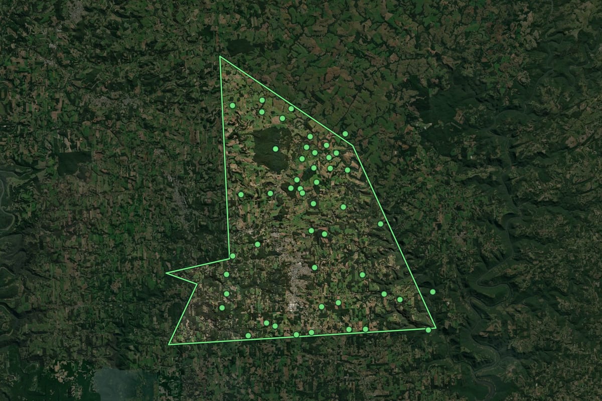 Imagem de satélite de Nova Prata (RS), com o contorno do município e a posição dos imóveis desta página.