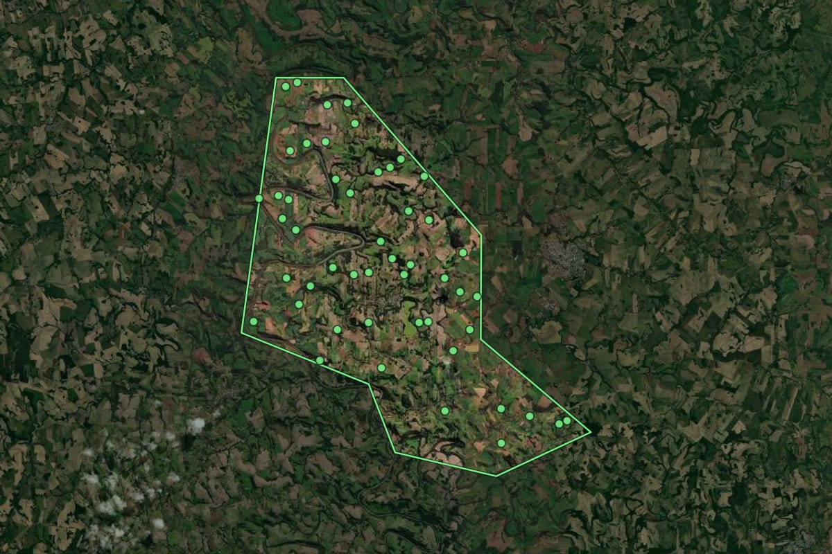 Imagem de satélite de Novo Xingu (RS), com o contorno do município e a posição dos imóveis desta página.