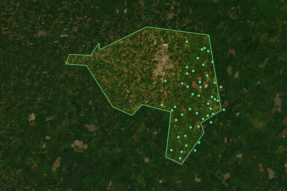 Imagem de satélite de Panambi (RS), com o contorno do município e a posição dos imóveis desta página.