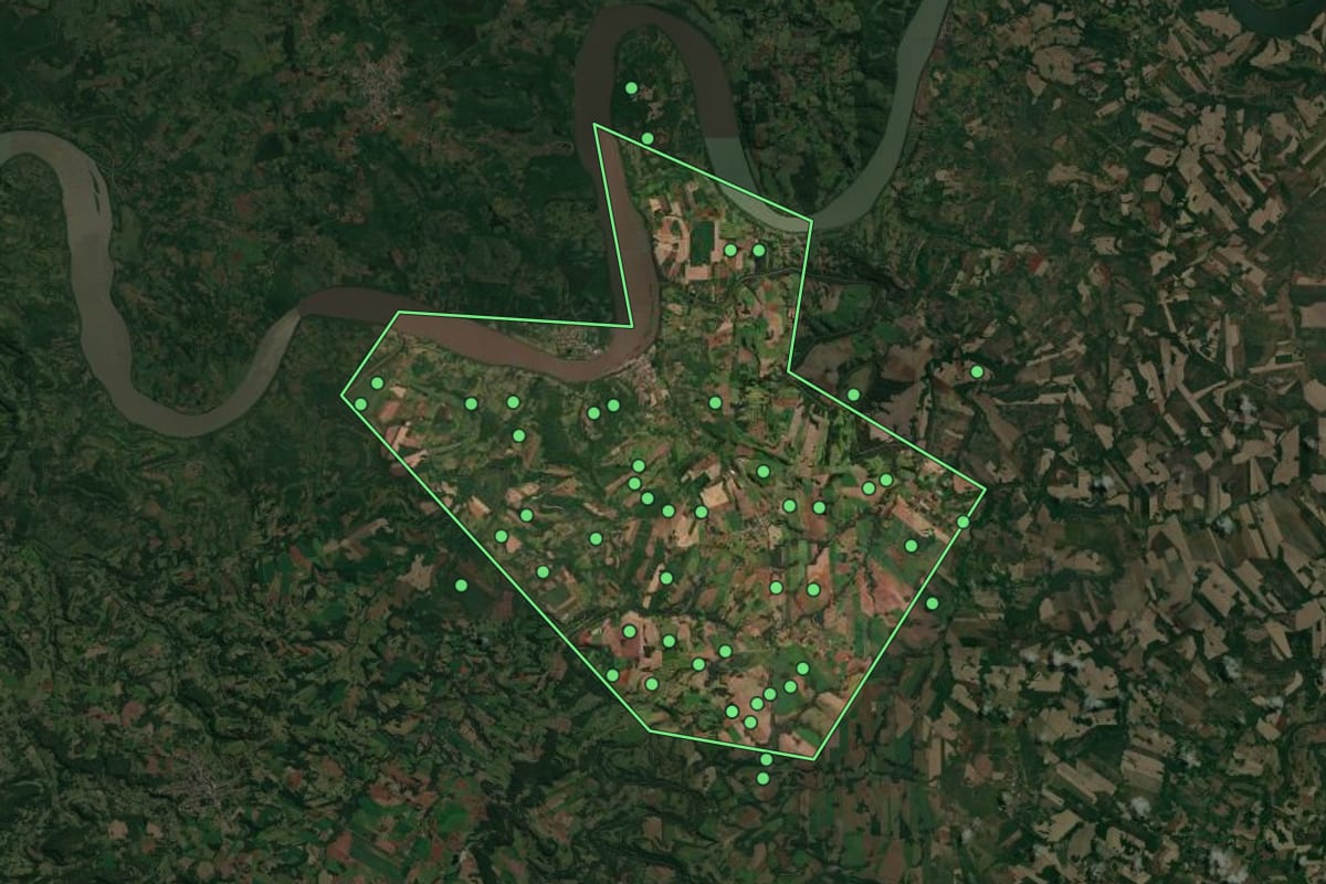 Imagem de satélite de Porto Mauá (RS), com o contorno do município e a posição dos imóveis desta página.