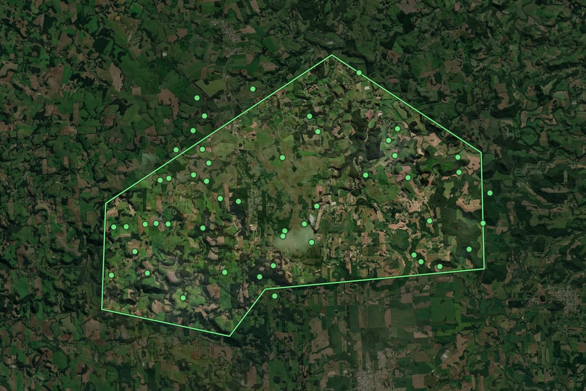 Imagem de satélite de Santo Antônio do Palma (RS), com o contorno do município e a posição dos imóveis desta página.