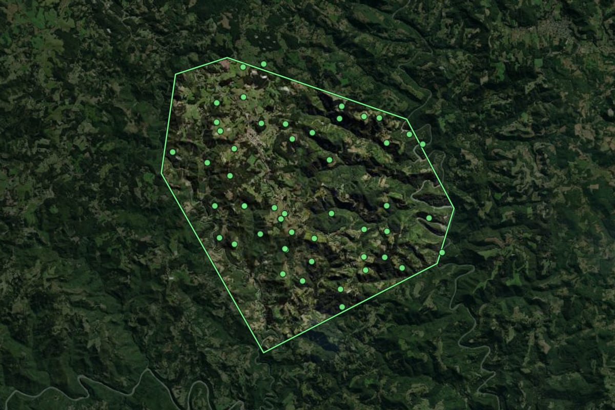 Imagem de satélite de São José do Herval (RS), com o contorno do município e a posição dos imóveis desta página.