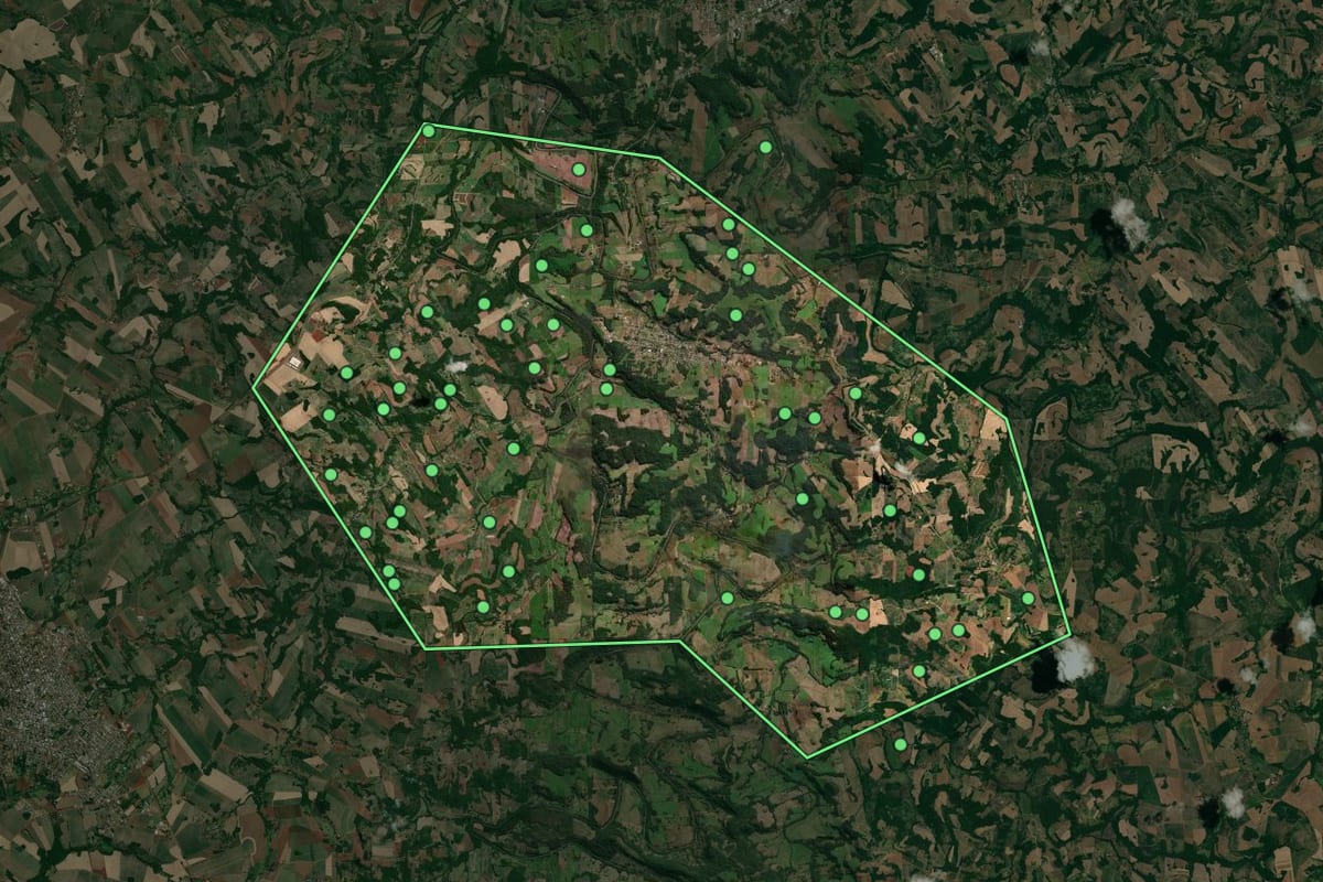 Imagem de satélite de São José do Inhacorá (RS), com o contorno do município e a posição dos imóveis desta página.