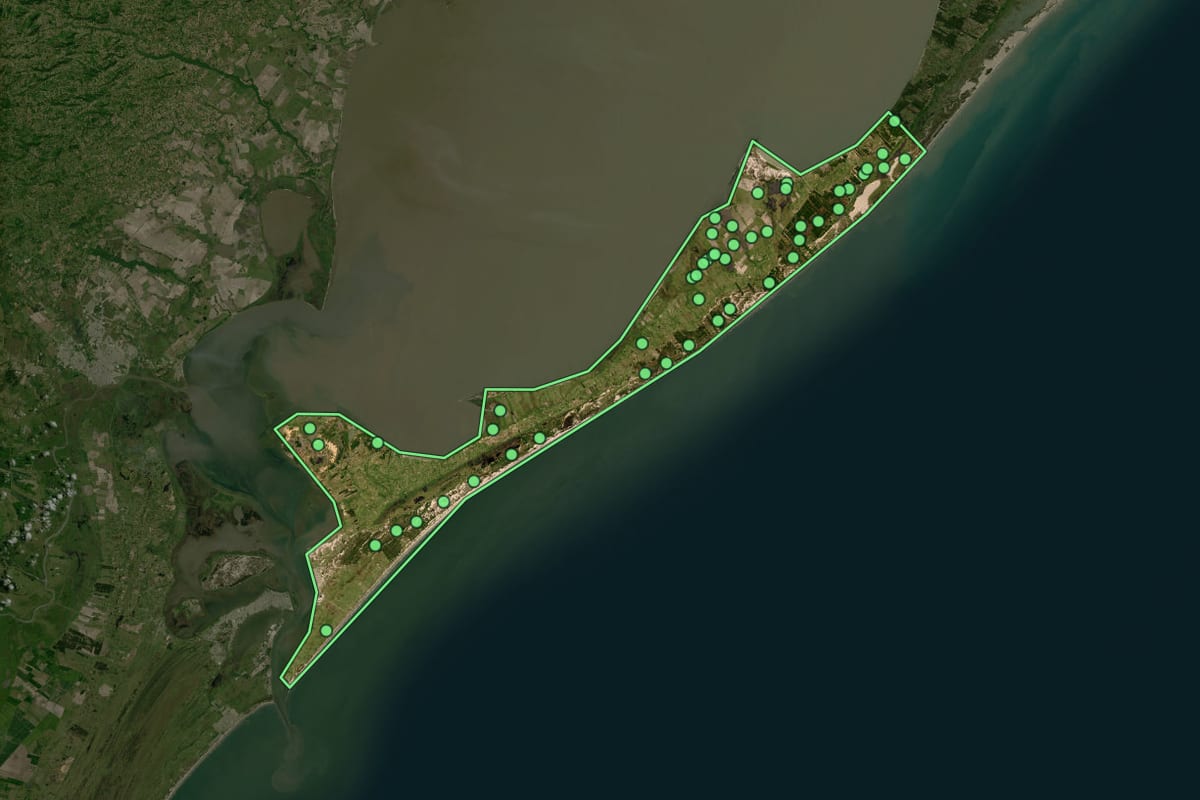 Imagem de satélite de São José do Norte (RS), com o contorno do município e a posição dos imóveis desta página.