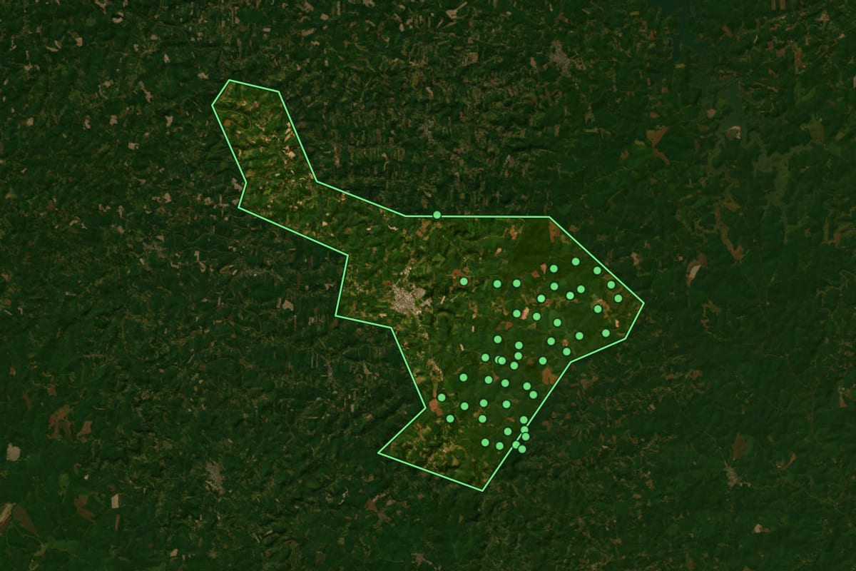 Imagem de satélite de Sarandi (RS), com o contorno do município e a posição dos imóveis desta página.