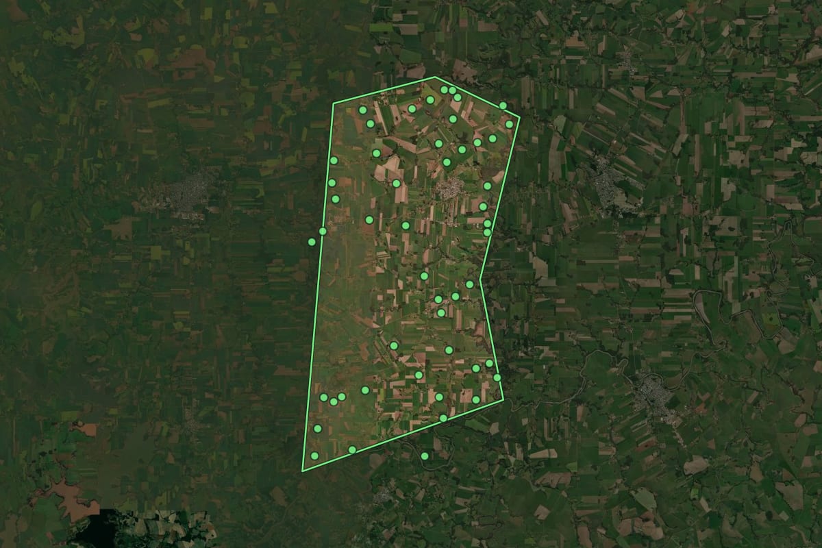 Imagem de satélite de Selbach (RS), com o contorno do município e a posição dos imóveis desta página.