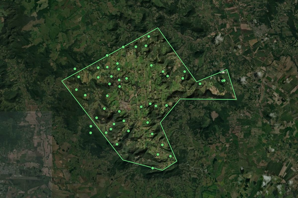 Imagem de satélite de Silveira Martins (RS), com o contorno do município e a posição dos imóveis desta página.