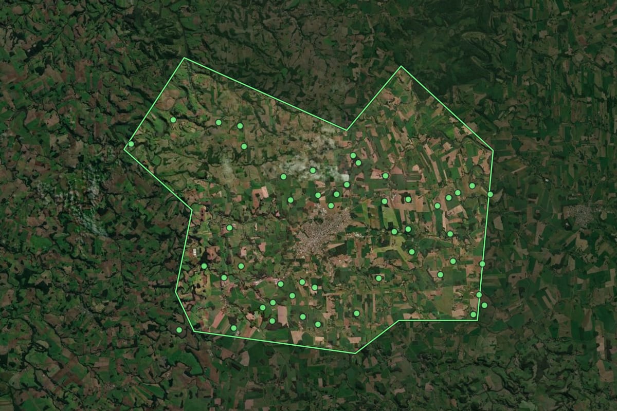 Imagem de satélite de Tapejara (RS), com o contorno do município e a posição dos imóveis desta página.