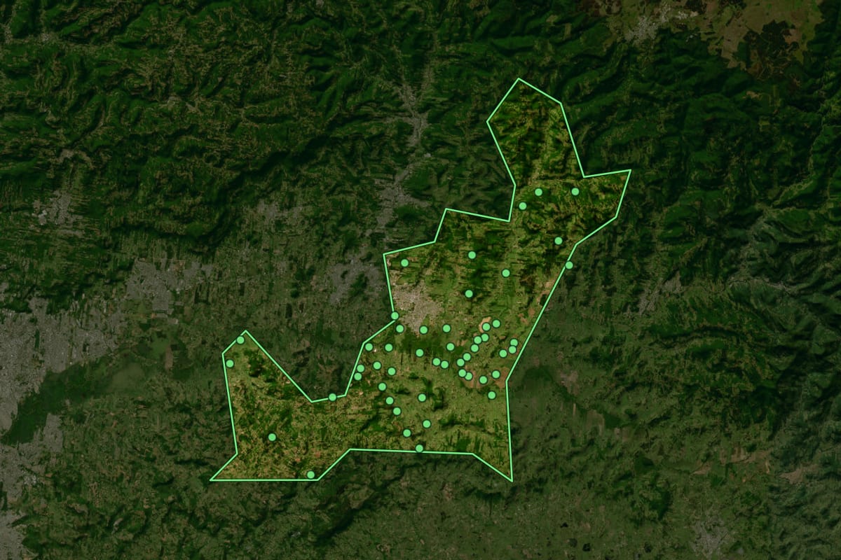 Imagem de satélite de Taquara (RS), com o contorno do município e a posição dos imóveis desta página.
