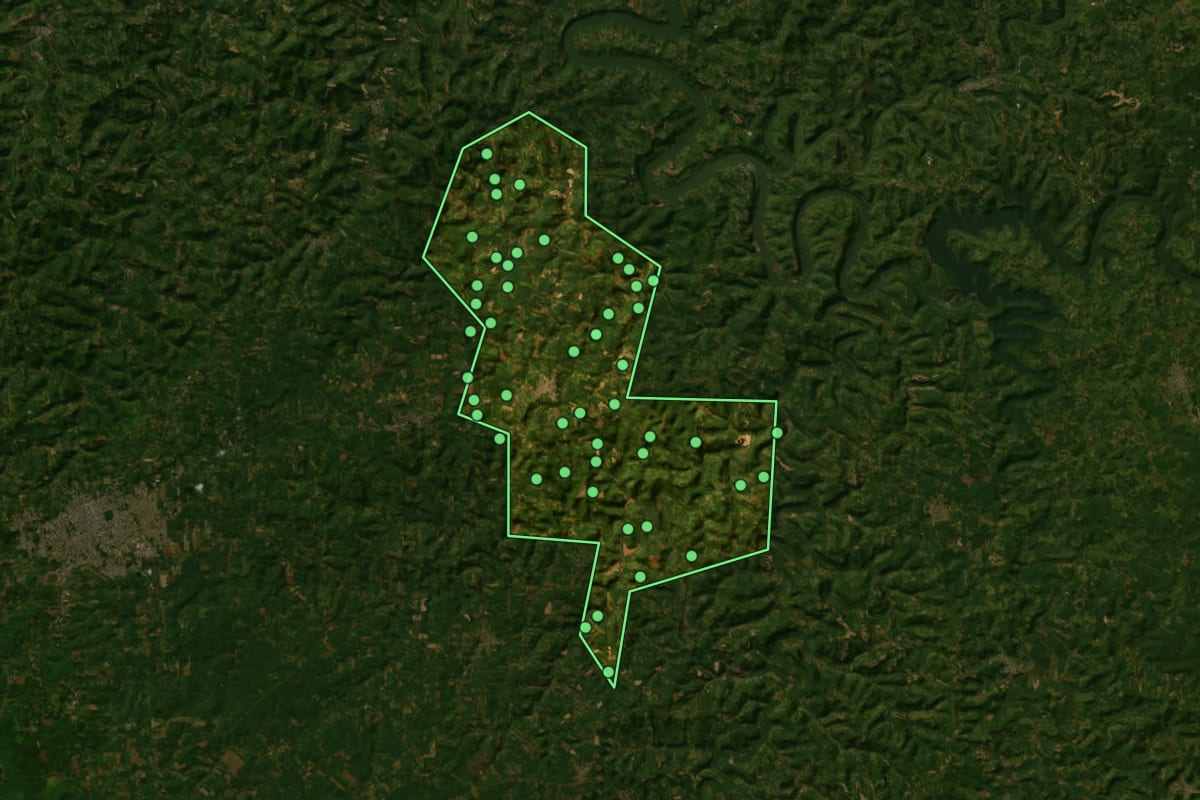 Imagem de satélite de Viadutos (RS), com o contorno do município e a posição dos imóveis desta página.