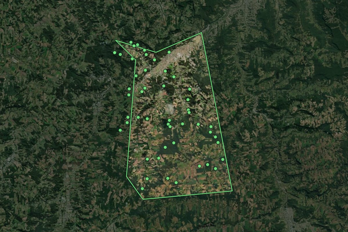 Imagem de satélite de Agronômica (SC), com o contorno do município e a posição dos imóveis desta página.