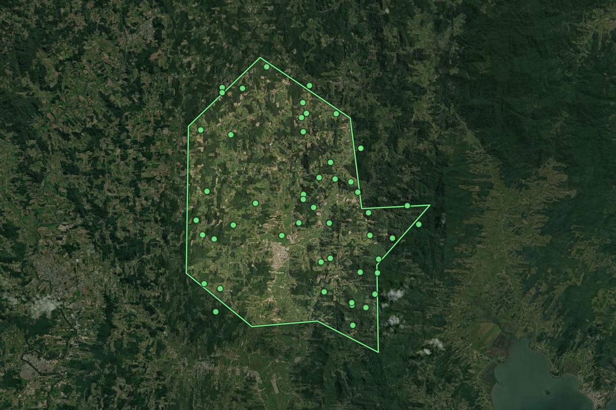 Imagem de satélite de Armazém (SC), com o contorno do município e a posição dos imóveis desta página.