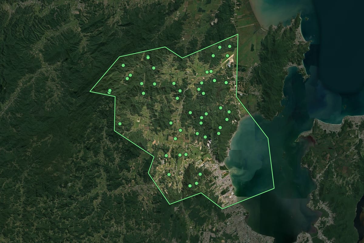 Imagem de satélite de Biguaçu (SC), com o contorno do município e a posição dos imóveis desta página.