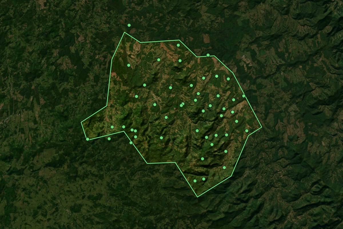 Imagem de satélite de Bocaina do Sul (SC), com o contorno do município e a posição dos imóveis desta página.