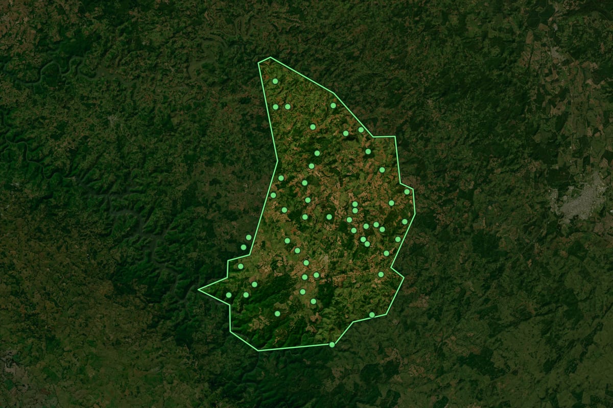 Imagem de satélite de Campo Belo do Sul (SC), com o contorno do município e a posição dos imóveis desta página.