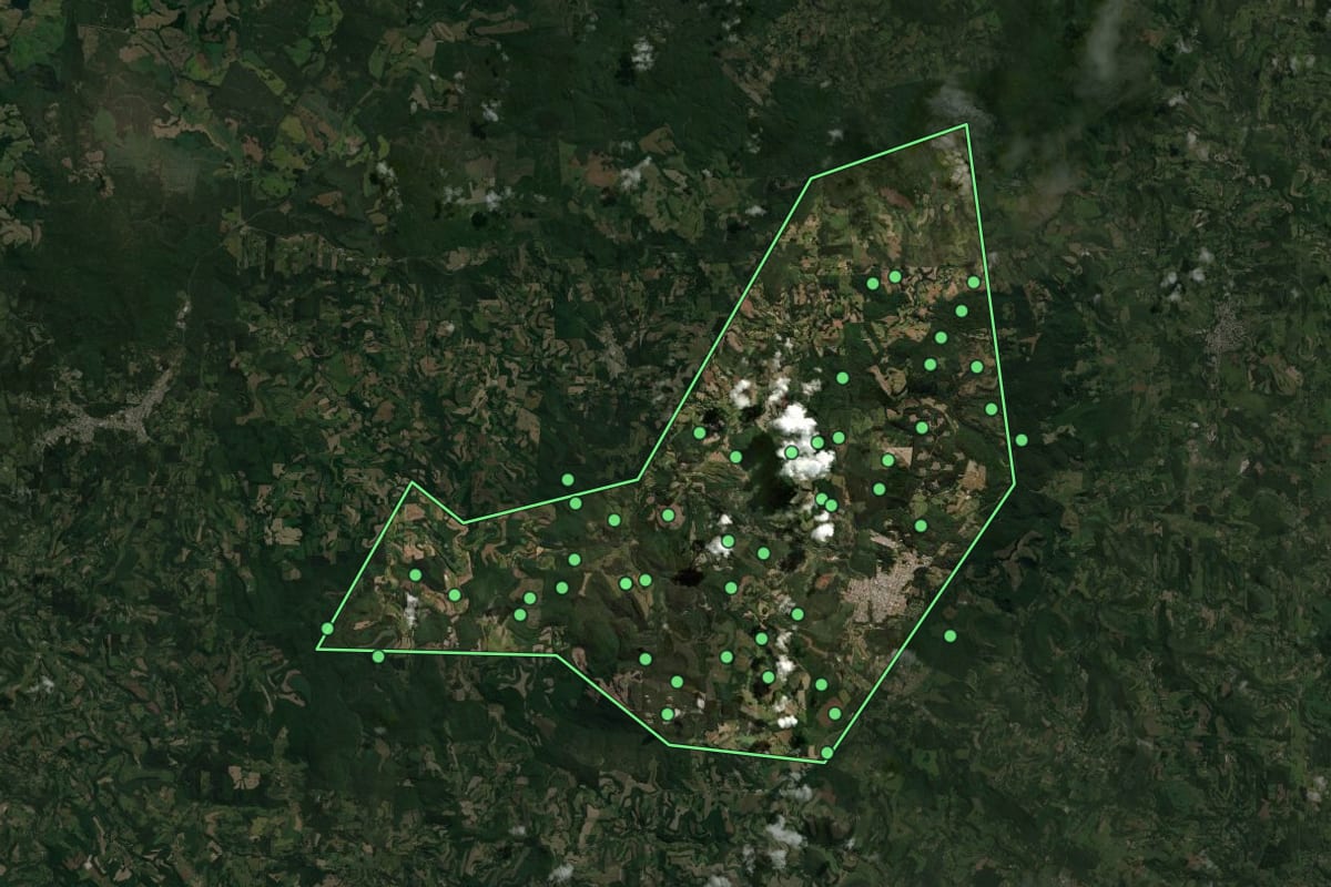 Imagem de satélite de Catanduvas (SC), com o contorno do município e a posição dos imóveis desta página.