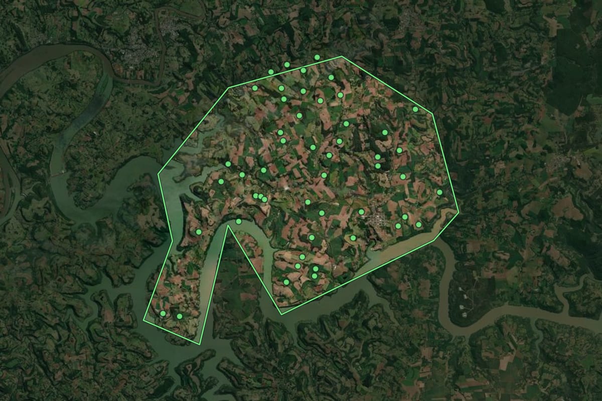 Imagem de satélite de Caxambu do Sul (SC), com o contorno do município e a posição dos imóveis desta página.