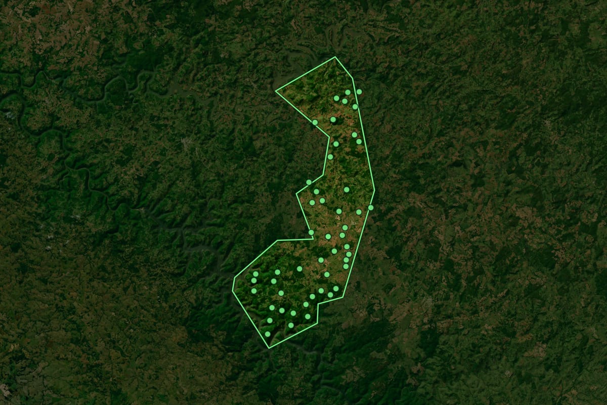 Imagem de satélite de Cerro Negro (SC), com o contorno do município e a posição dos imóveis desta página.