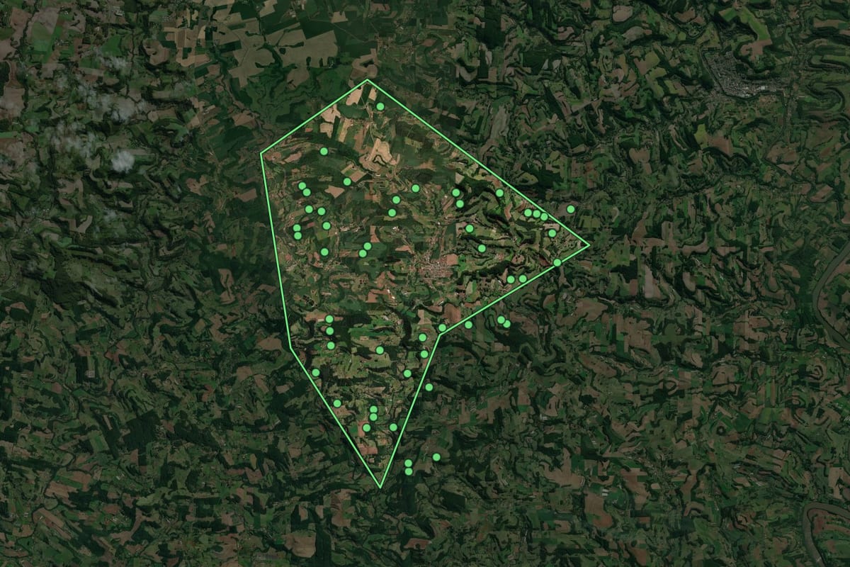 Imagem de satélite de Cunhataí (SC), com o contorno do município e a posição dos imóveis desta página.