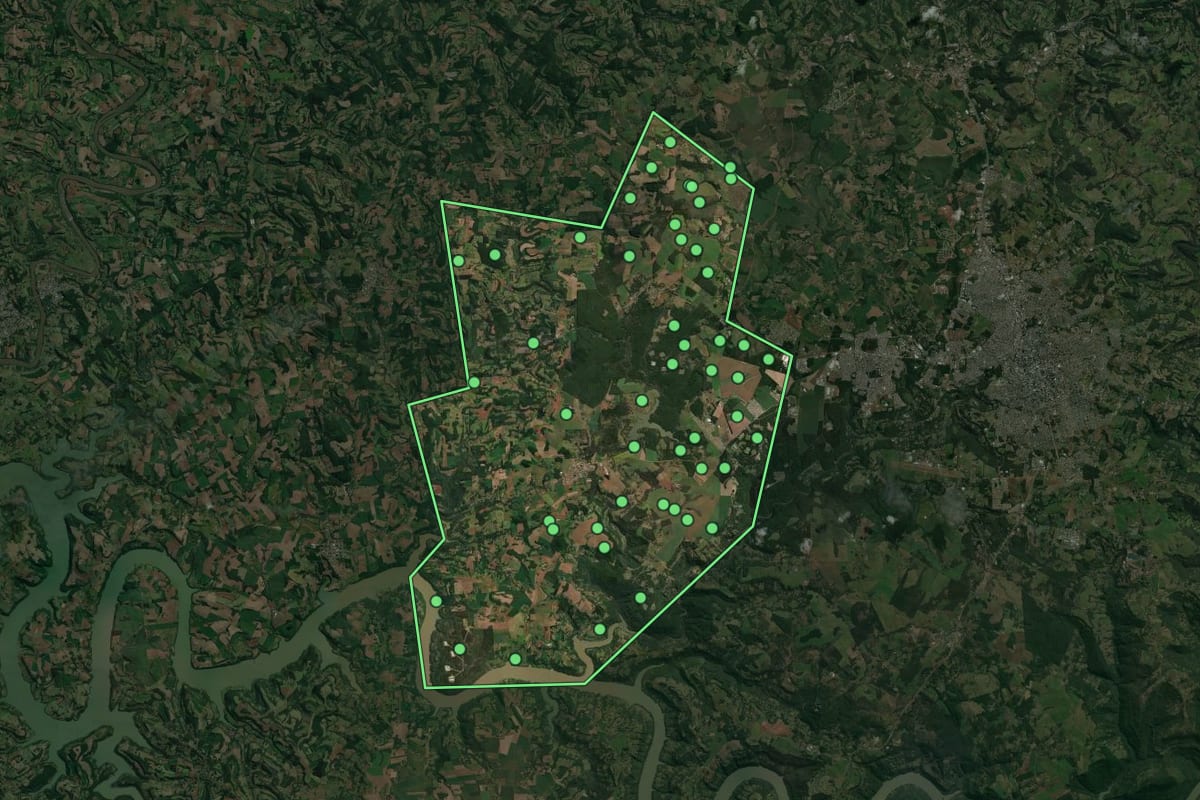 Imagem de satélite de Guatambú (SC), com o contorno do município e a posição dos imóveis desta página.