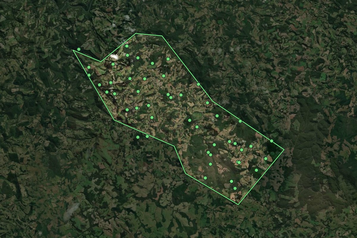 Imagem de satélite de Ibiam (SC), com o contorno do município e a posição dos imóveis desta página.