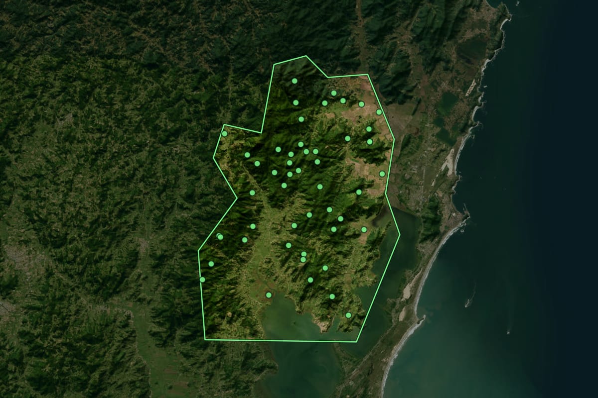 Imagem de satélite de Imaruí (SC), com o contorno do município e a posição dos imóveis desta página.