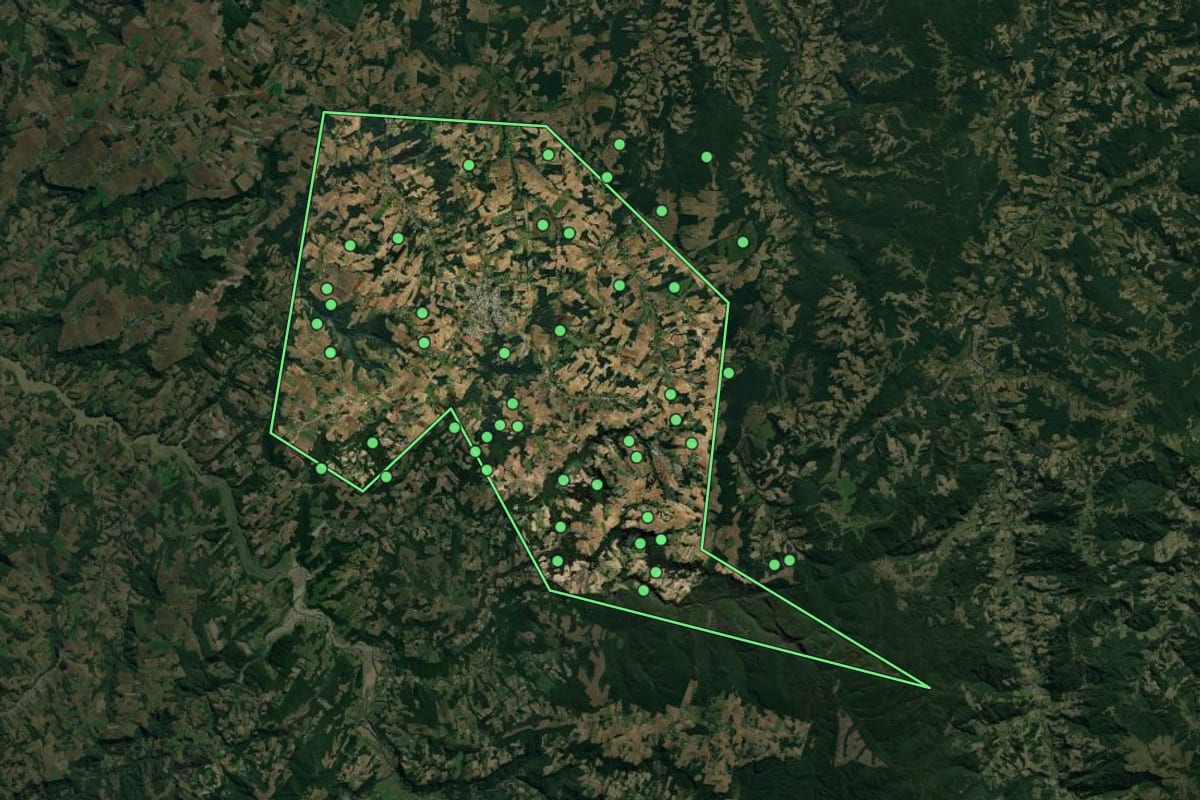 Imagem de satélite de Imbuia (SC), com o contorno do município e a posição dos imóveis desta página.