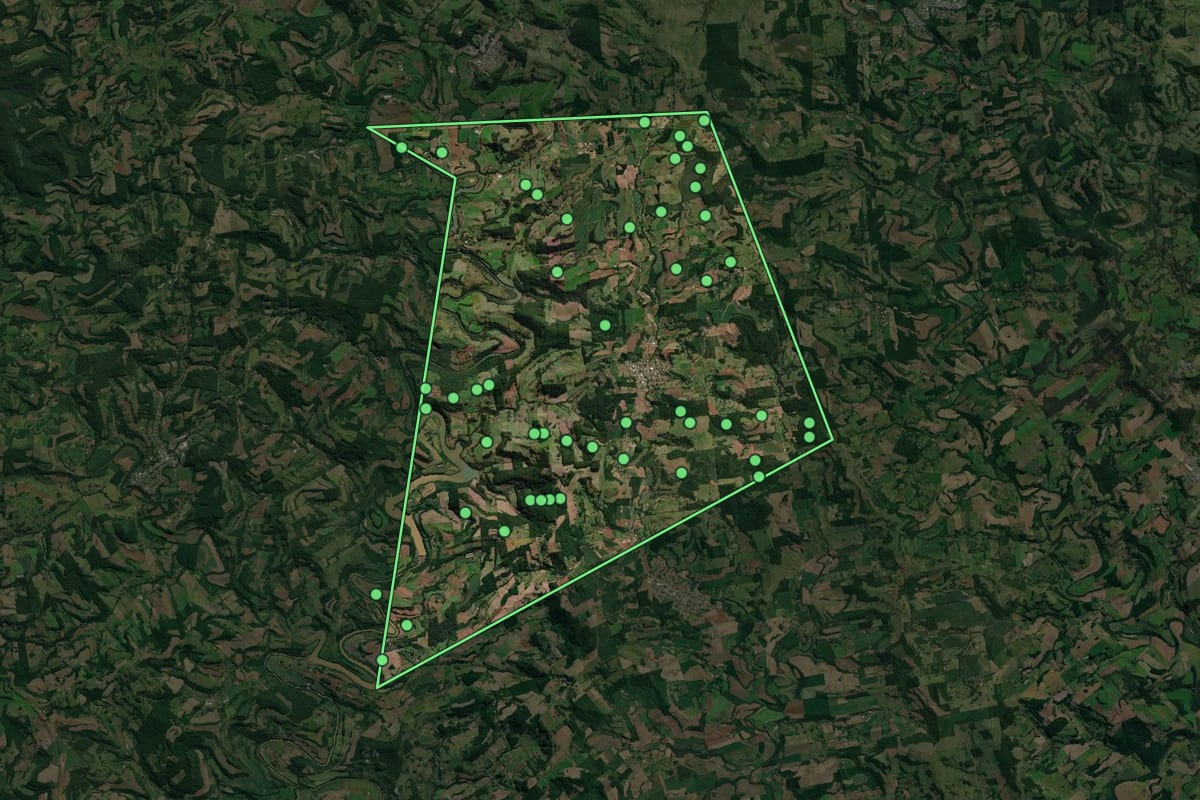 Imagem de satélite de Jardinópolis (SC), com o contorno do município e a posição dos imóveis desta página.