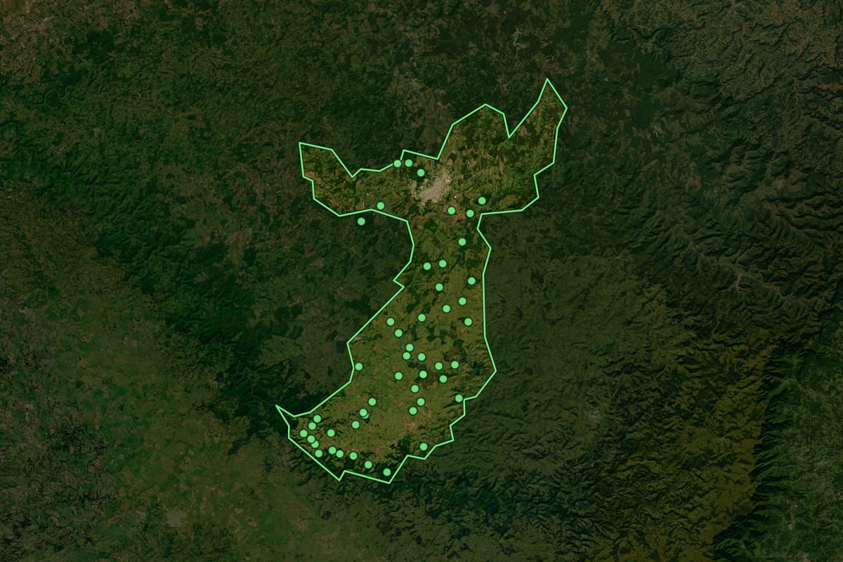 Imagem de satélite de Lages (SC), com o contorno do município e a posição dos imóveis desta página.