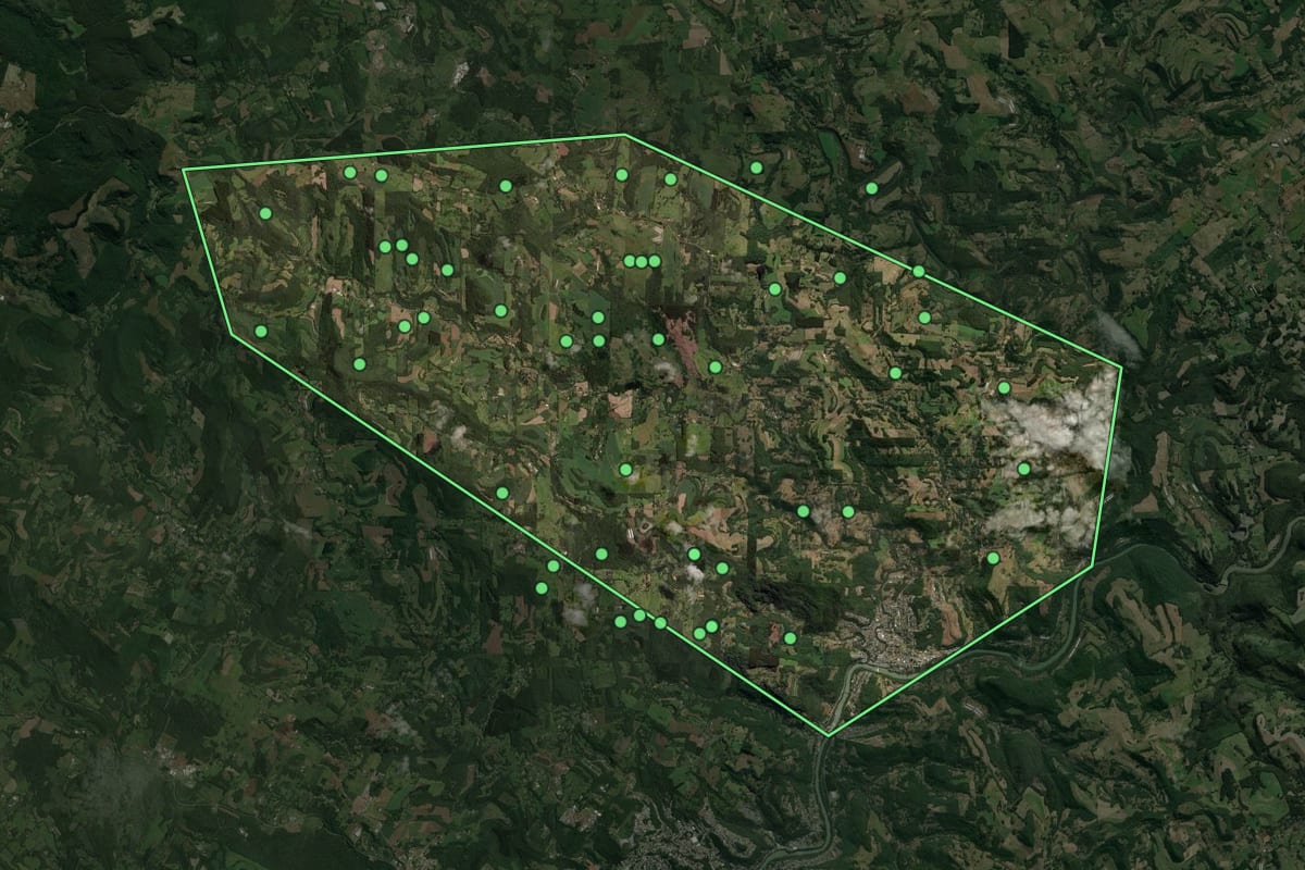 Imagem de satélite de Luzerna (SC), com o contorno do município e a posição dos imóveis desta página.