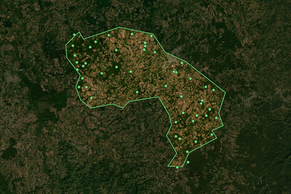 Imagem de satélite de Mafra (SC), com o contorno do município e a posição dos imóveis desta página.