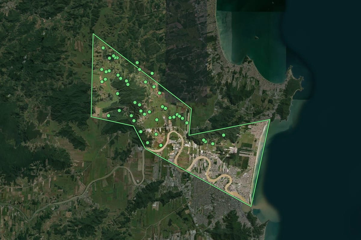 Imagem de satélite de Navegantes (SC), com o contorno do município e a posição dos imóveis desta página.