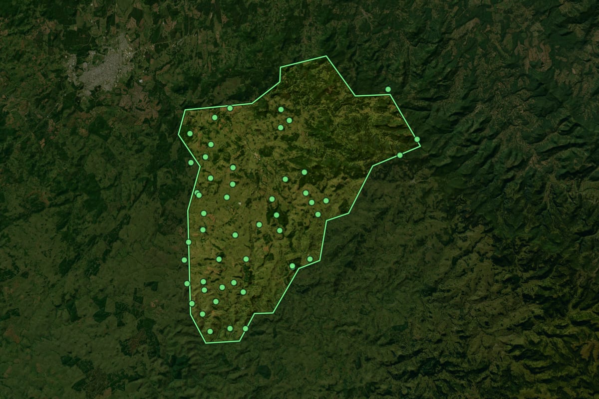 Imagem de satélite de Painel (SC), com o contorno do município e a posição dos imóveis desta página.
