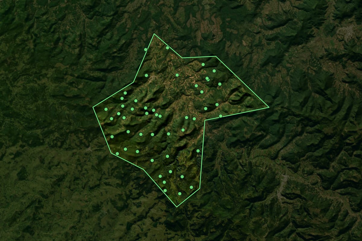 Imagem de satélite de Rio Rufino (SC), com o contorno do município e a posição dos imóveis desta página.