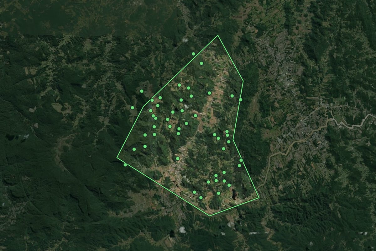 Imagem de satélite de Rodeio (SC), com o contorno do município e a posição dos imóveis desta página.