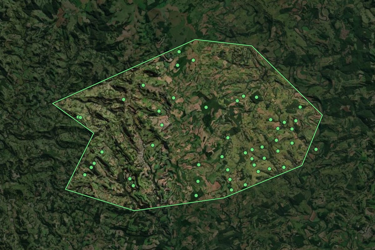 Imagem de satélite de Saltinho (SC), com o contorno do município e a posição dos imóveis desta página.