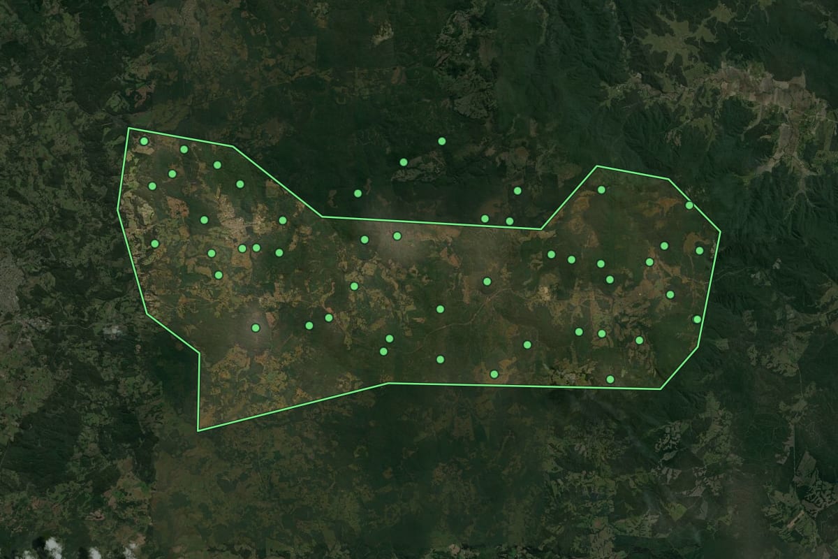 Imagem de satélite de São Cristóvão do Sul (SC), com o contorno do município e a posição dos imóveis desta página.