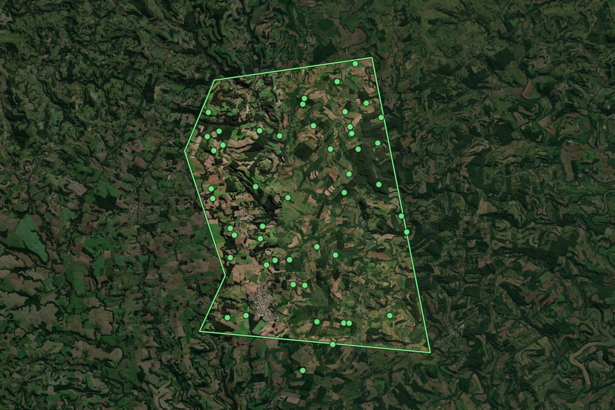 Imagem de satélite de Serra Alta (SC), com o contorno do município e a posição dos imóveis desta página.