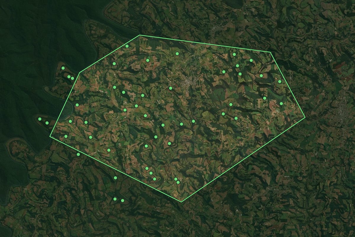 Imagem de satélite de Tunápolis (SC), com o contorno do município e a posição dos imóveis desta página.